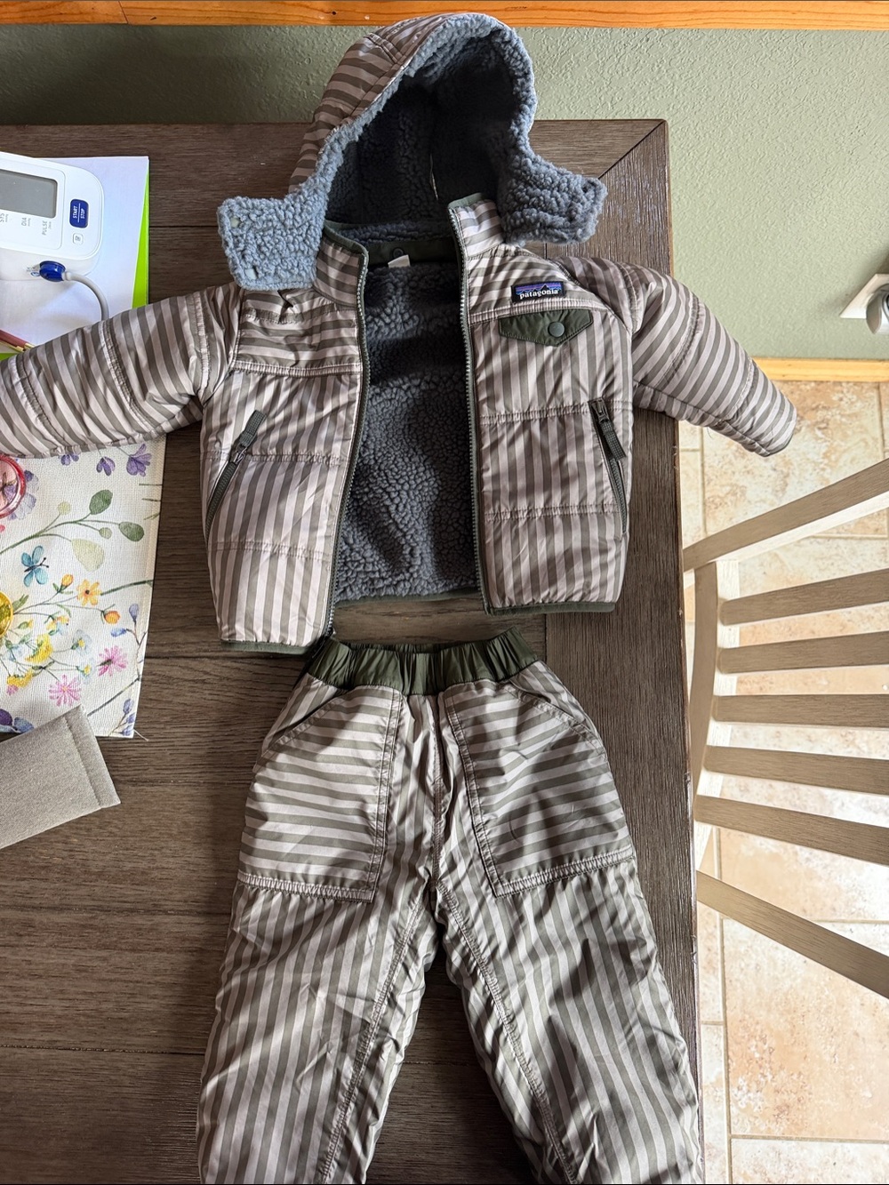 Patagonia Kids Hooded Puffer Jacket and pants with Sherpa Lining